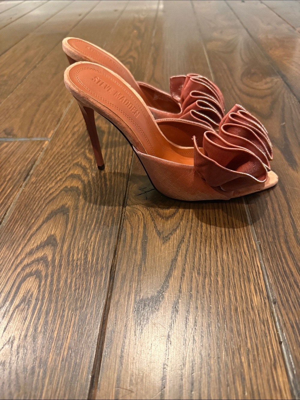 Steve Madden Rust Red Ruffle Mule Heels - Picture 2 of 4